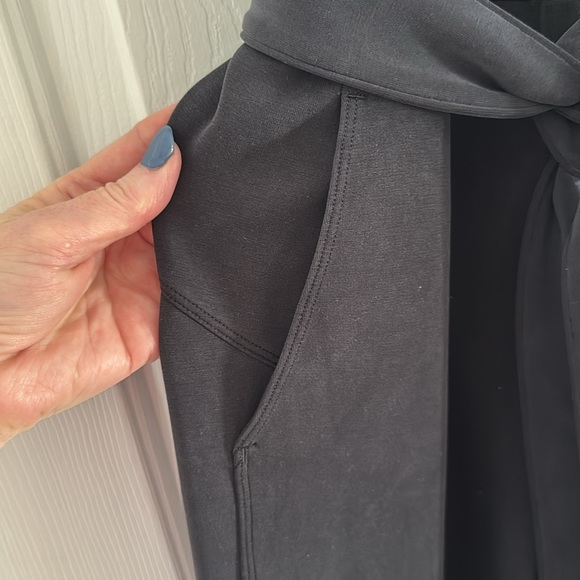 Lululemon black jumpsuit with pockets size 8 - Picture 2 of 6